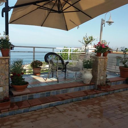 לינה וארוחת בוקר ויקו אקוונסה Garden On The Sea מראה חיצוני תמונה