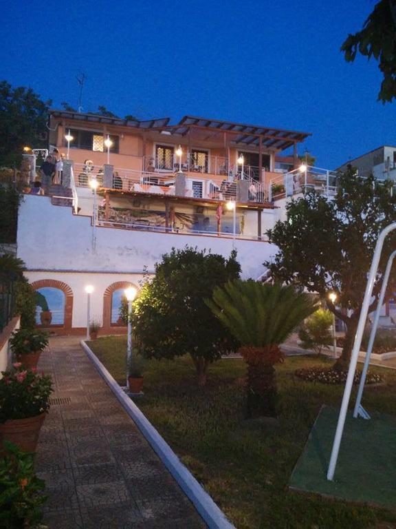 לינה וארוחת בוקר ויקו אקוונסה Garden On The Sea מראה חיצוני תמונה