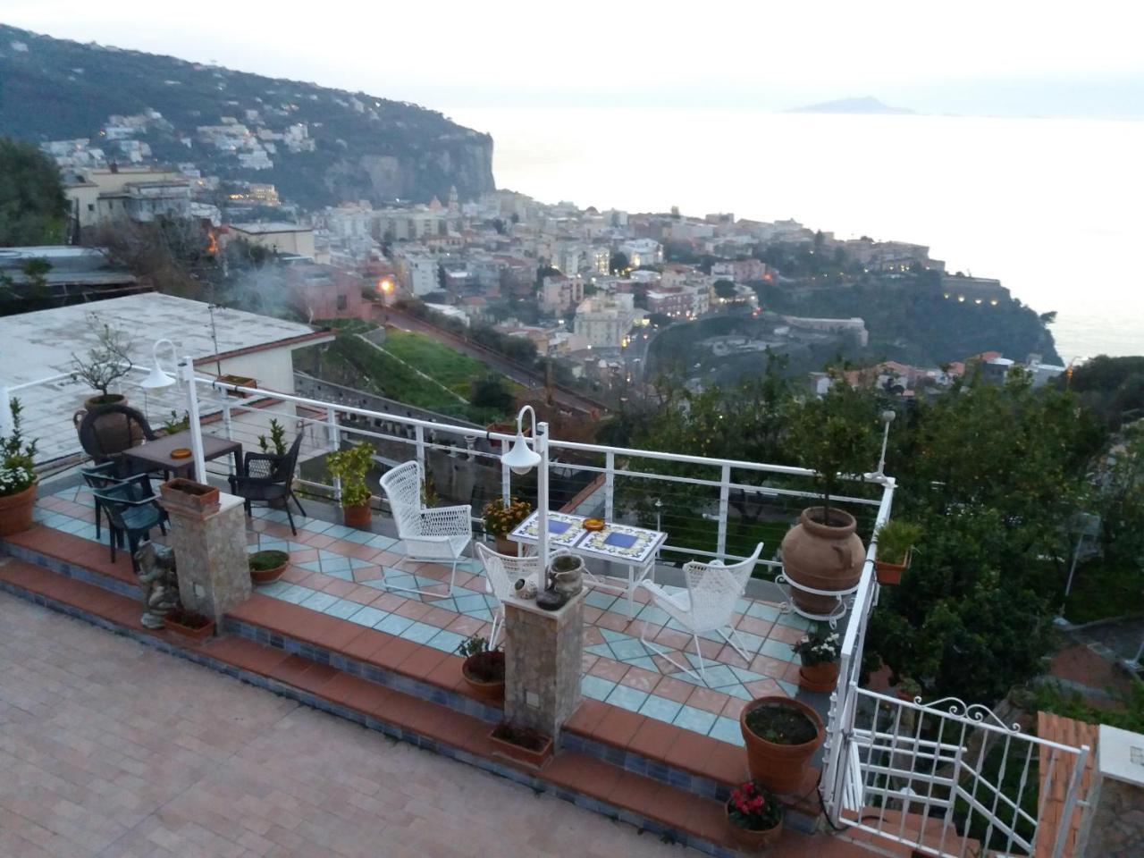 לינה וארוחת בוקר ויקו אקוונסה Garden On The Sea מראה חיצוני תמונה