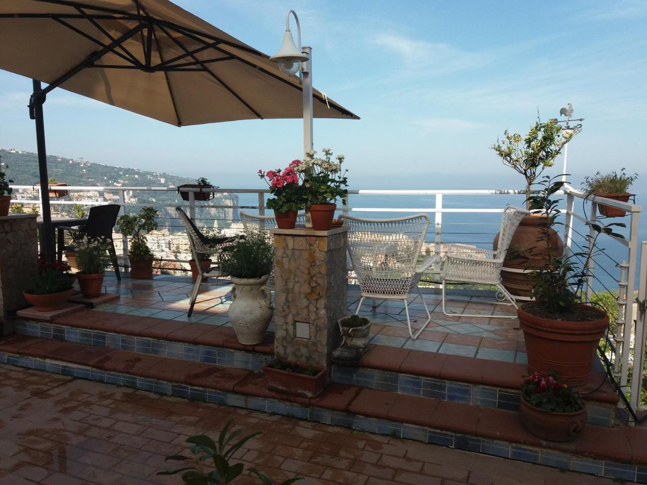 לינה וארוחת בוקר ויקו אקוונסה Garden On The Sea מראה חיצוני תמונה