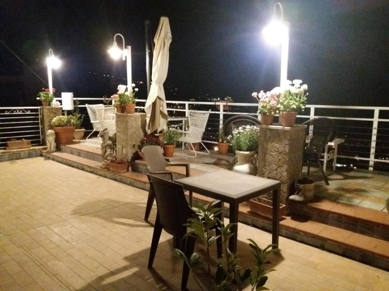 לינה וארוחת בוקר ויקו אקוונסה Garden On The Sea מראה חיצוני תמונה